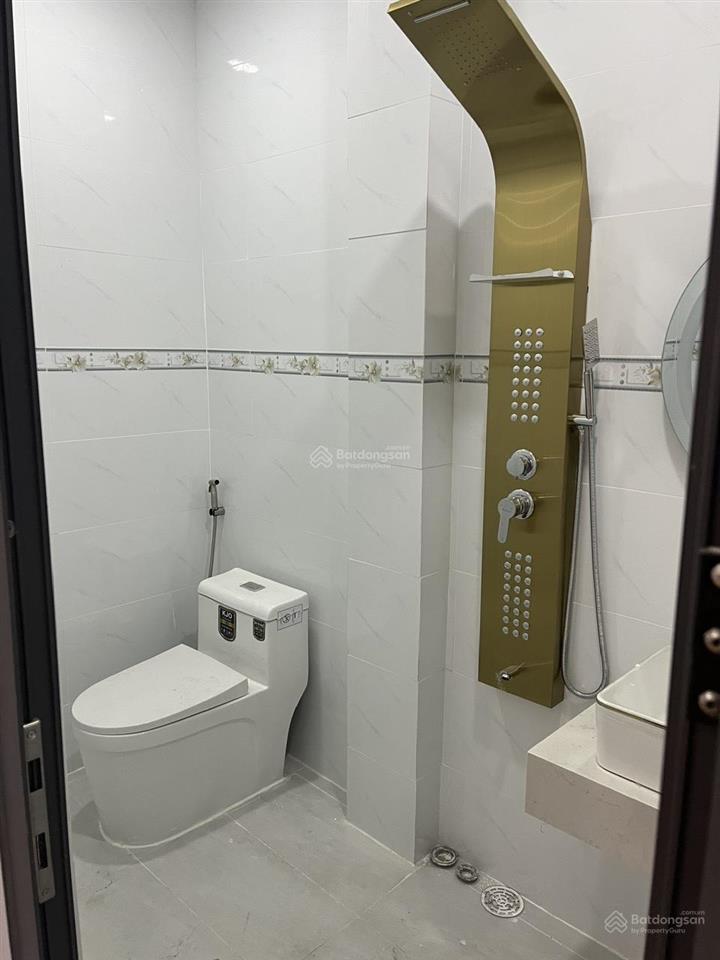 Bán nhà phố 4 tầng , gần chợ , mặt đường số thông thoáng