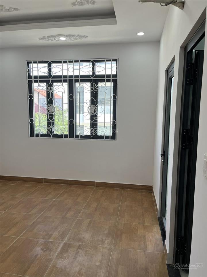 Bán nhà phố 4 tầng , gần chợ , mặt đường số thông thoáng