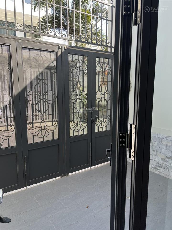 Bán nhà phố 4 tầng , gần chợ , mặt đường số thông thoáng