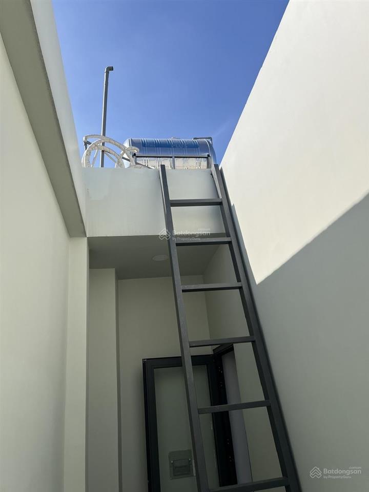 Bán nhà phố 4 tầng , gần chợ , mặt đường số thông thoáng