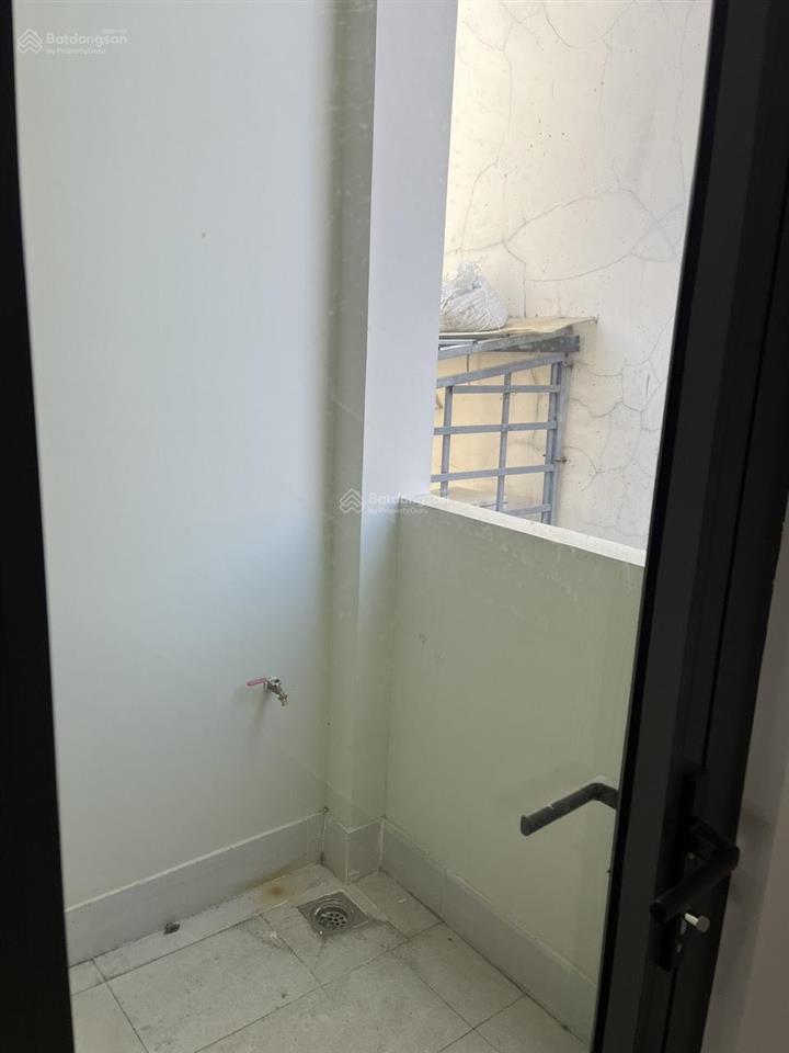 Bán nhà phố 4 tầng , gần chợ , mặt đường số thông thoáng