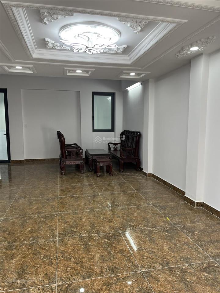 Bán nhà phố 4 tầng , gần chợ , mặt đường số thông thoáng