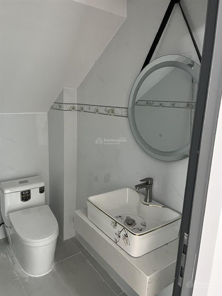 Bán nhà phố 4 tầng , gần chợ , mặt đường số thông thoáng