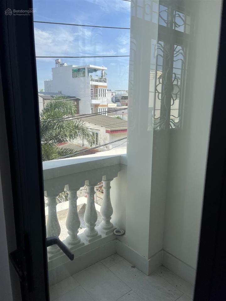 Bán nhà phố 4 tầng , gần chợ , mặt đường số thông thoáng