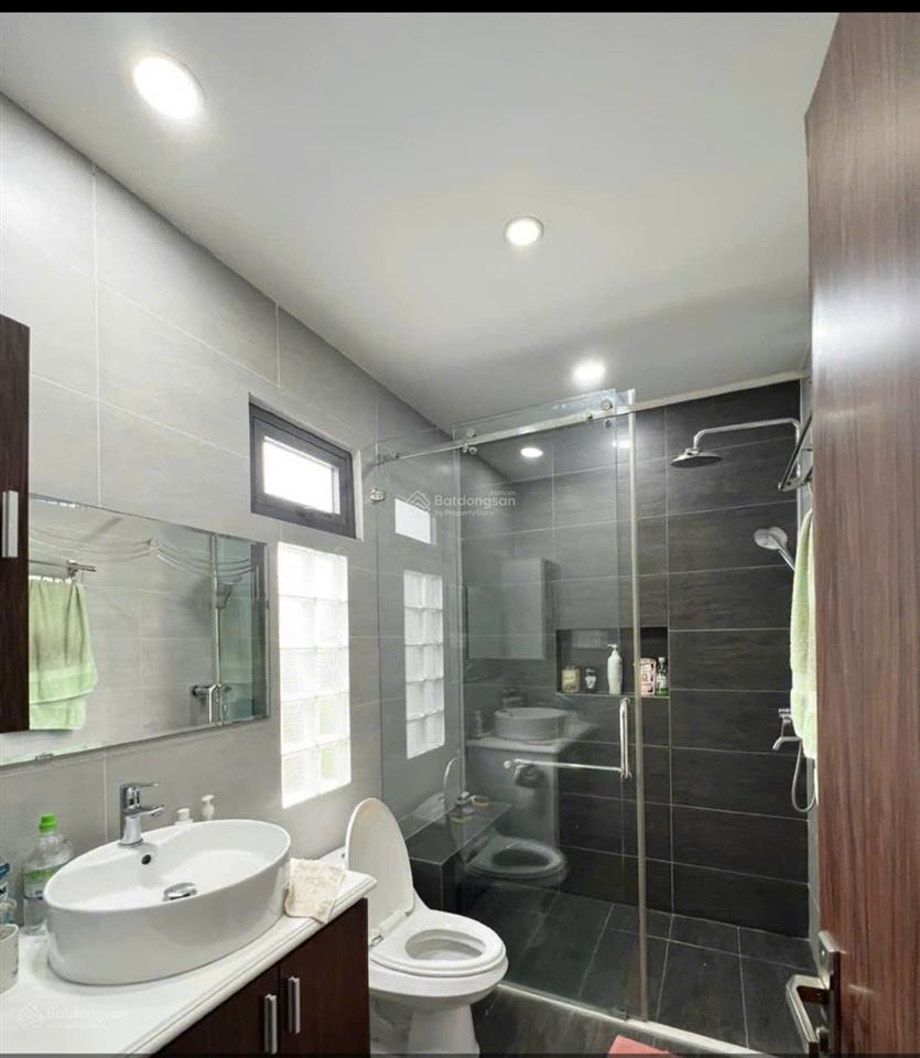 Nhà đẹp tìm chủ ! 104,9m2 , ngang 5 x 20,98 , 4 tầng , tặng nội thất , 4 phòng ngủ