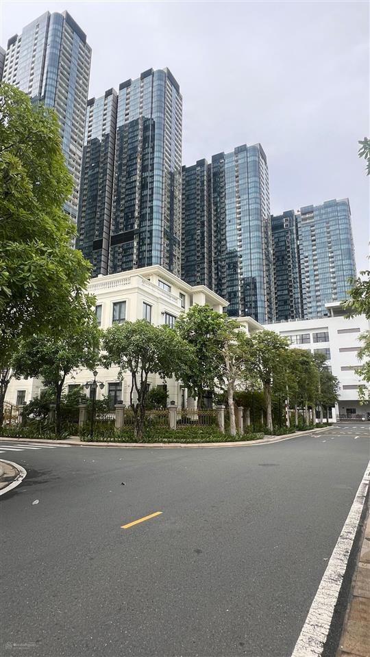 Cho thuê 9 căn biệt thự victoria  vinhomes golden river  ba son,  0933 384 ***