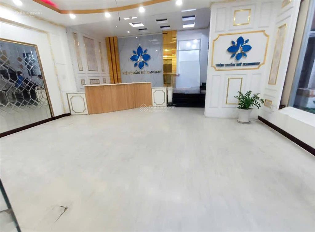 Biệt thự đường hoa đào phú nhuận 8x18m, 5 tầng 75 triệu/tháng