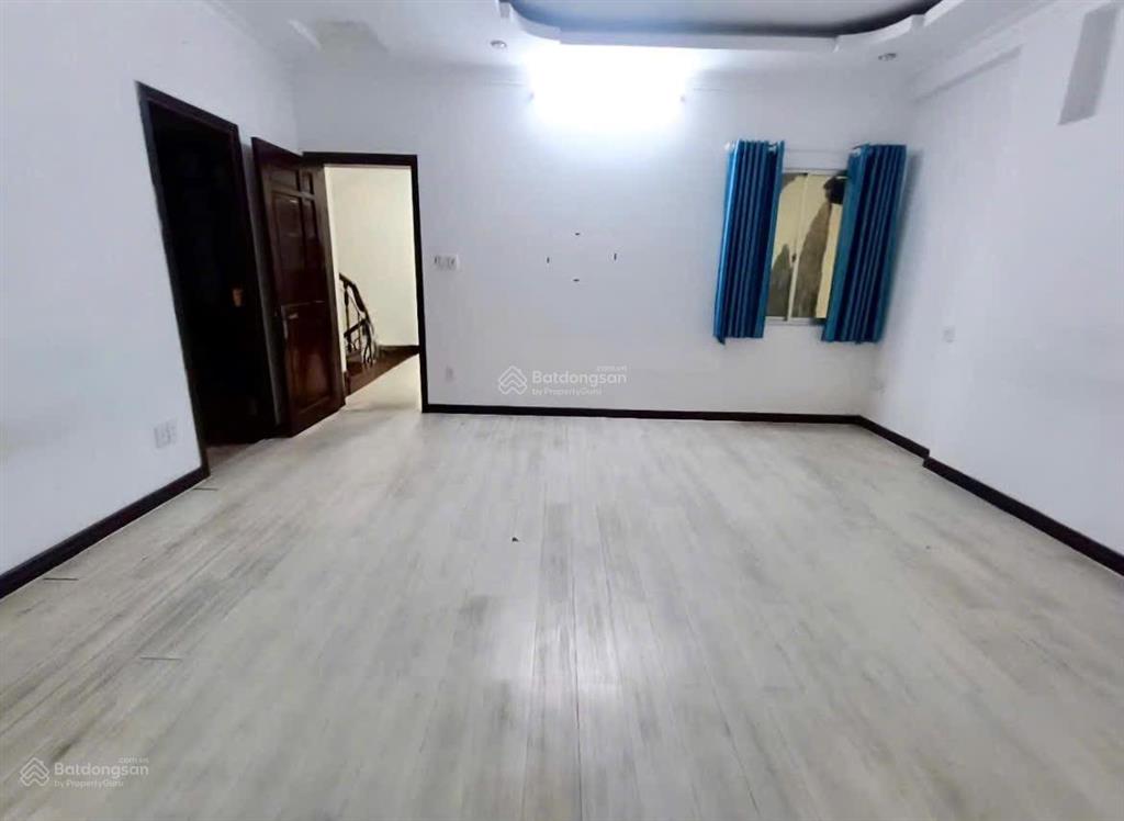 Biệt thự đường hoa đào phú nhuận 8x18m, 5 tầng 75 triệu/tháng
