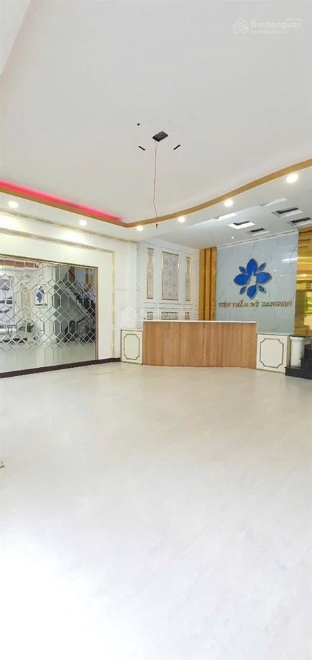 Biệt thự đường hoa đào phú nhuận 8x18m, 5 tầng 75 triệu/tháng