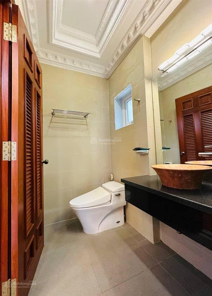Bán mặt tiền trường sa, 155m2  ngang 10m bề thế, vị trí thương hiệu, giá 43 tỷ