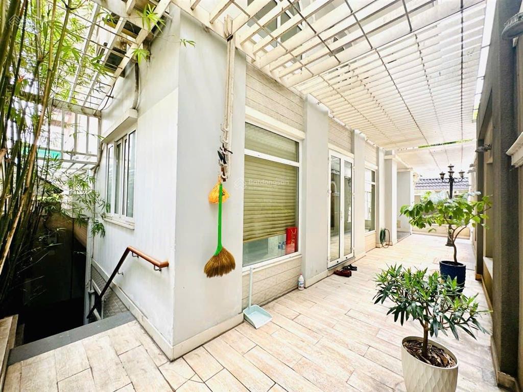 Bán mặt tiền trường sa, 155m2  ngang 10m bề thế, vị trí thương hiệu, giá 43 tỷ