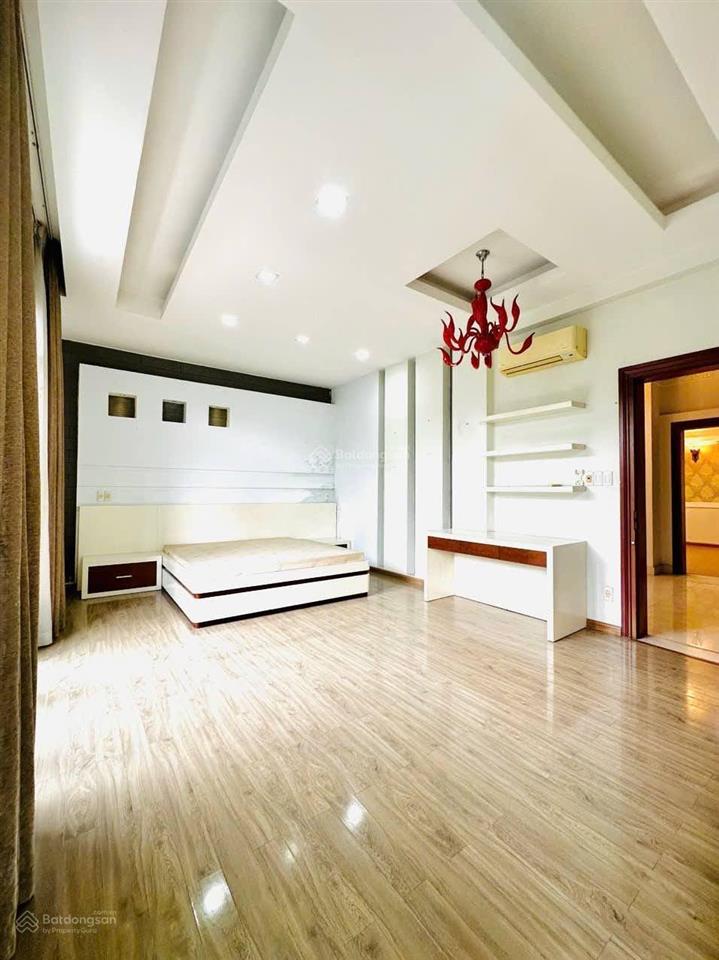 Bán mặt tiền trường sa, 155m2  ngang 10m bề thế, vị trí thương hiệu, giá 43 tỷ