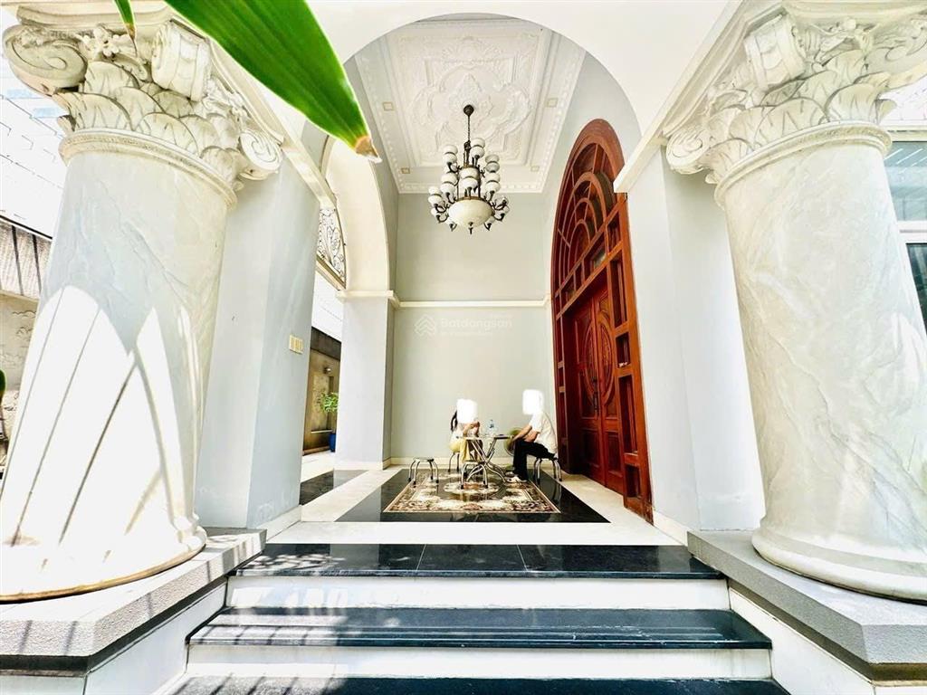 Bán mặt tiền trường sa, 155m2  ngang 10m bề thế, vị trí thương hiệu, giá 43 tỷ
