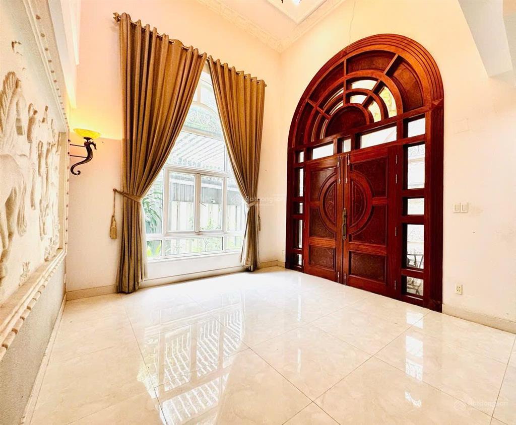 Bán mặt tiền trường sa, 155m2  ngang 10m bề thế, vị trí thương hiệu, giá 43 tỷ