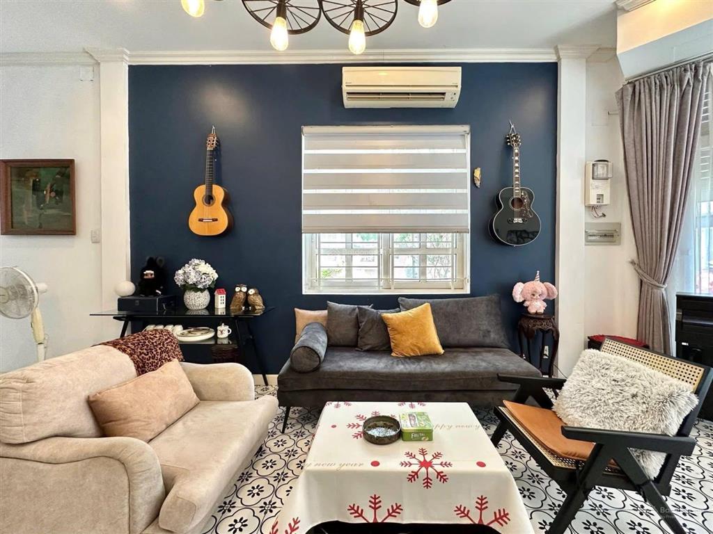 Cần bán gấp góc 2 mặt tiền siêu đẹp đường hoa lan p.2 phú nhuận 4 tầng