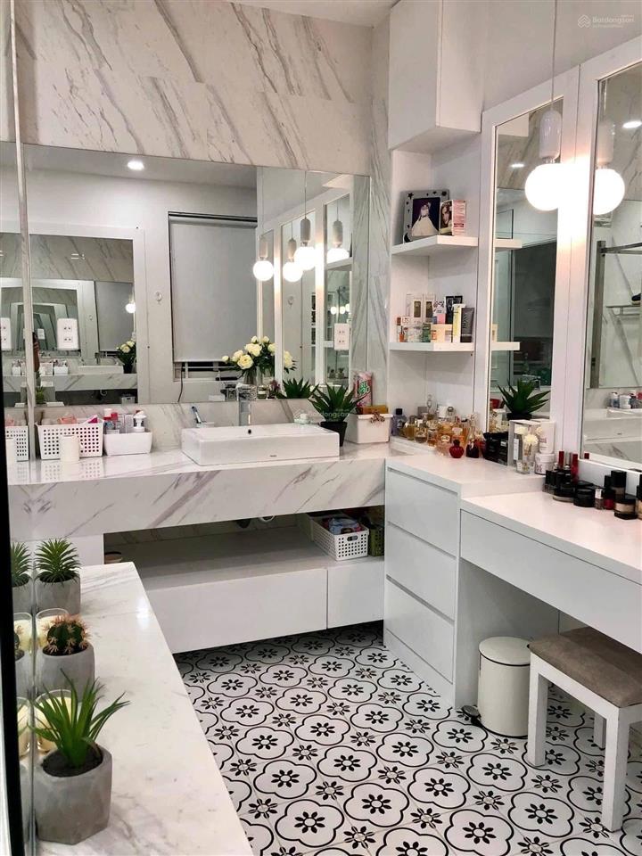 Cần bán gấp góc 2 mặt tiền siêu đẹp đường hoa lan p.2 phú nhuận 4 tầng