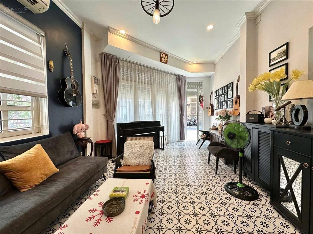 Cần bán gấp góc 2 mặt tiền siêu đẹp đường hoa lan p.2 phú nhuận 4 tầng