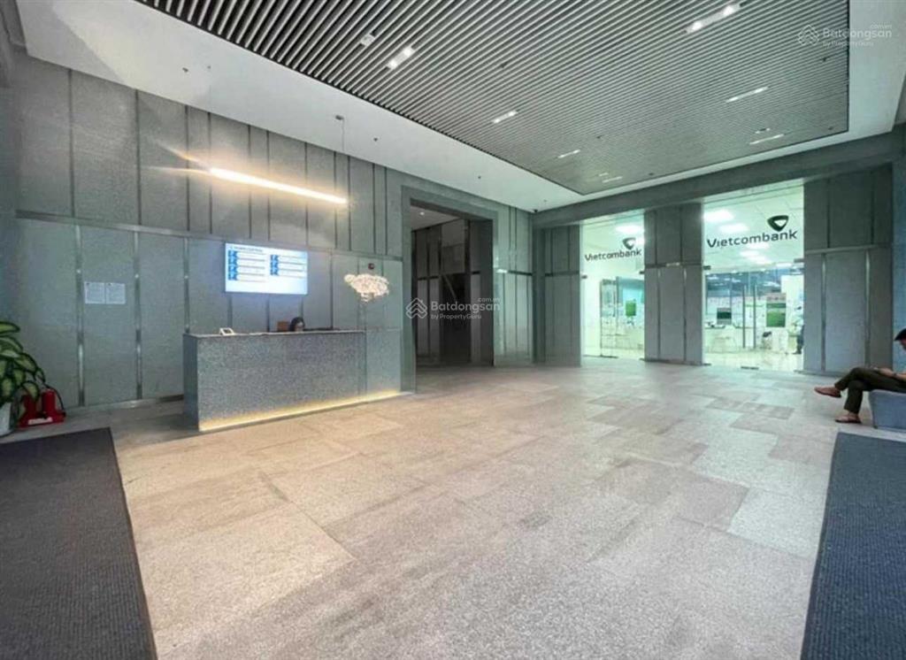 Cho thuê văn phòng e.town central đường đoàn văn bơ, quận 4. dt 300500m2.  0906 391 ***