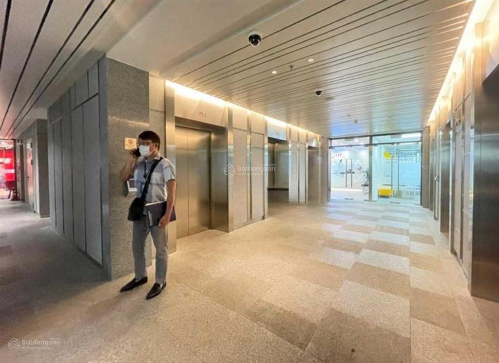 Cho thuê văn phòng e.town central đường đoàn văn bơ, quận 4. dt 300500m2.  0906 391 ***