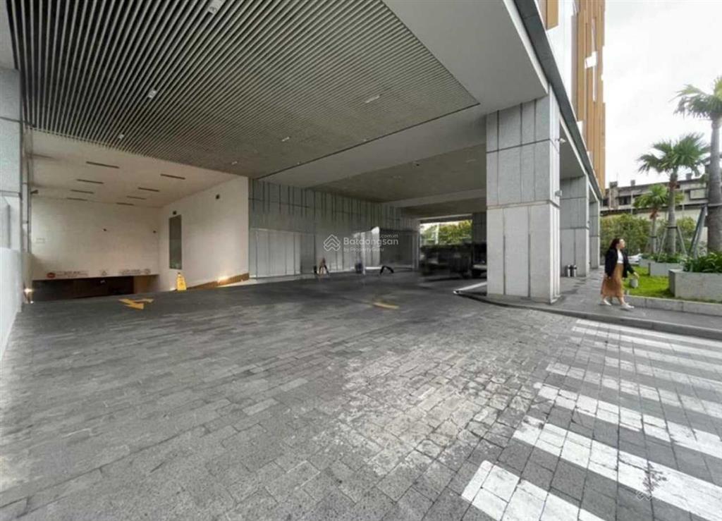 Cho thuê văn phòng e.town central đường đoàn văn bơ, quận 4. dt 300500m2.  0906 391 ***