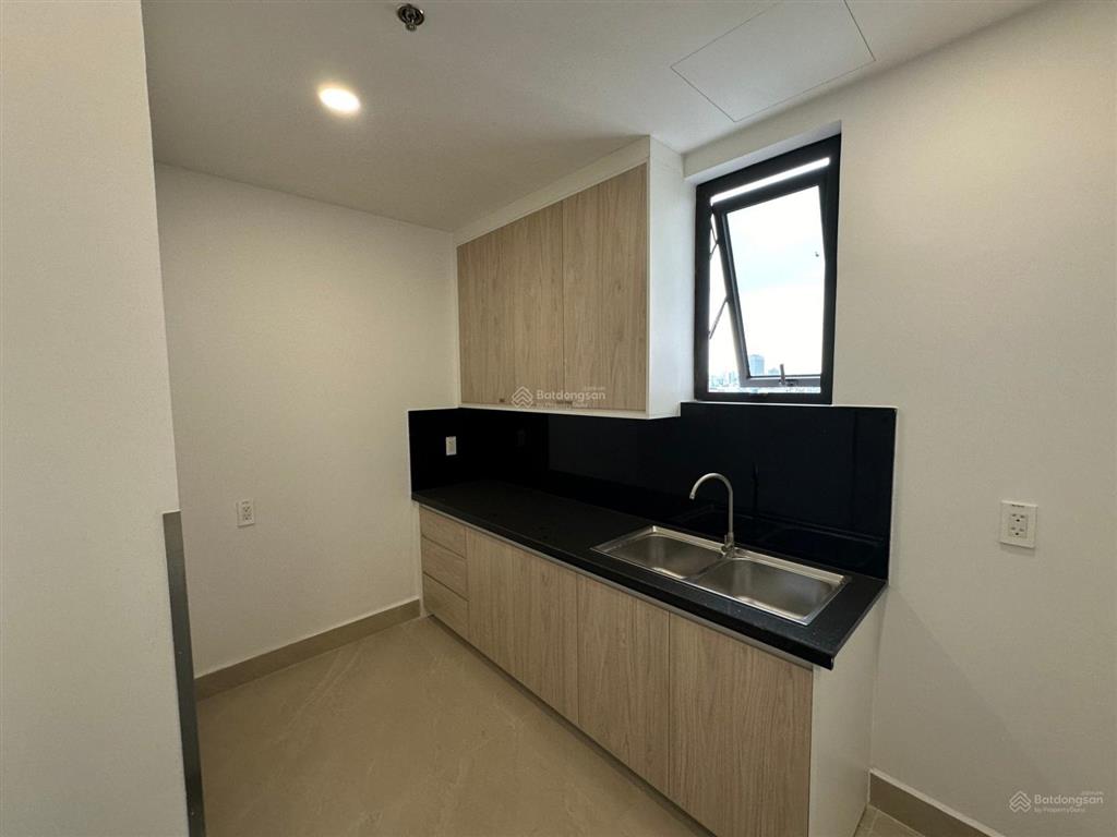 Cho thuê văn phòng l'mak 68 đường phan đăng lưu, p. 5, phú nhuận. dt 300m2  0906 391 ***