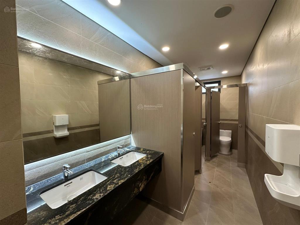 Cho thuê văn phòng l'mak 68 đường phan đăng lưu, p. 5, phú nhuận. dt 300m2  0906 391 ***