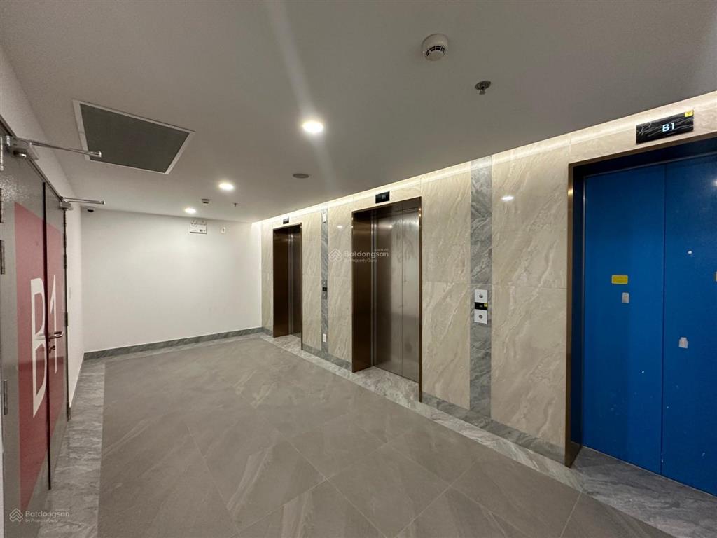 Cho thuê văn phòng l'mak 68 đường phan đăng lưu, p. 5, phú nhuận. dt 300m2  0906 391 ***