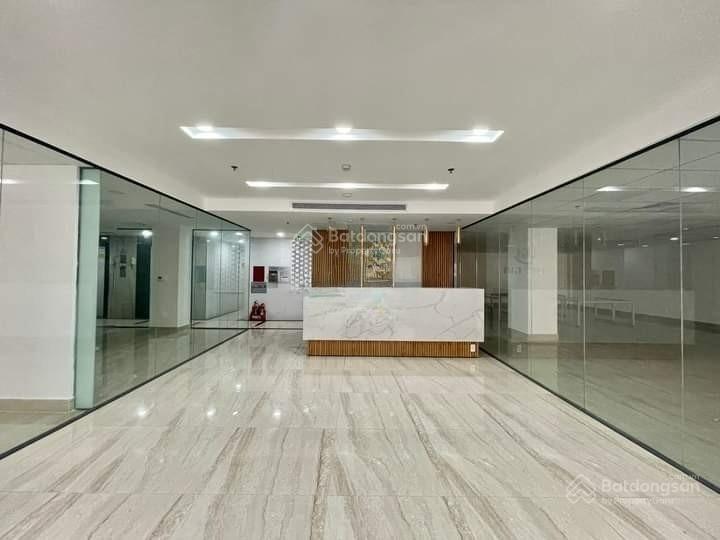 Cho thuê văn phòng moza đường phổ quang, tân bình. dt 300m2.  0906 391 ***