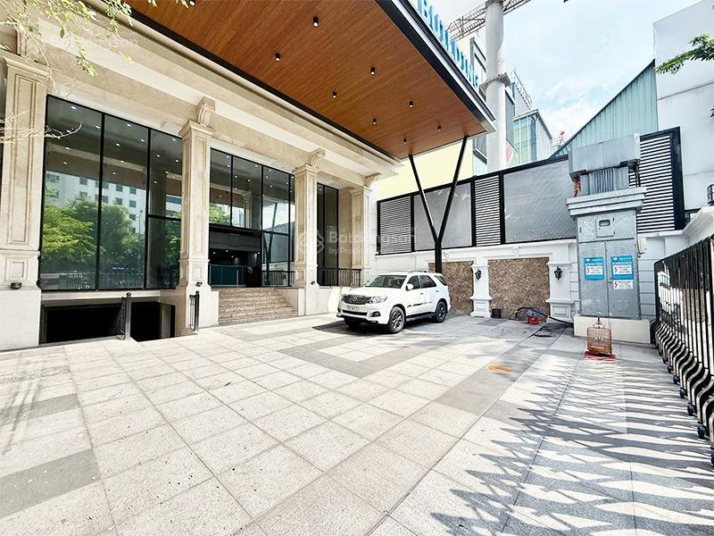 Văn phòng cho thuê tle building đường trường sơn, tân bình. dt 200m2.  0906 391 ***