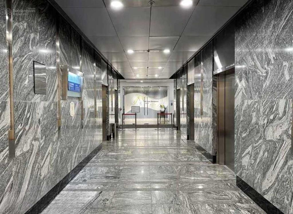 Cho thuê văn phòng saigon centre tower 2 đường lê lợi, quận 1. dt 130m2.  0906 391 ***