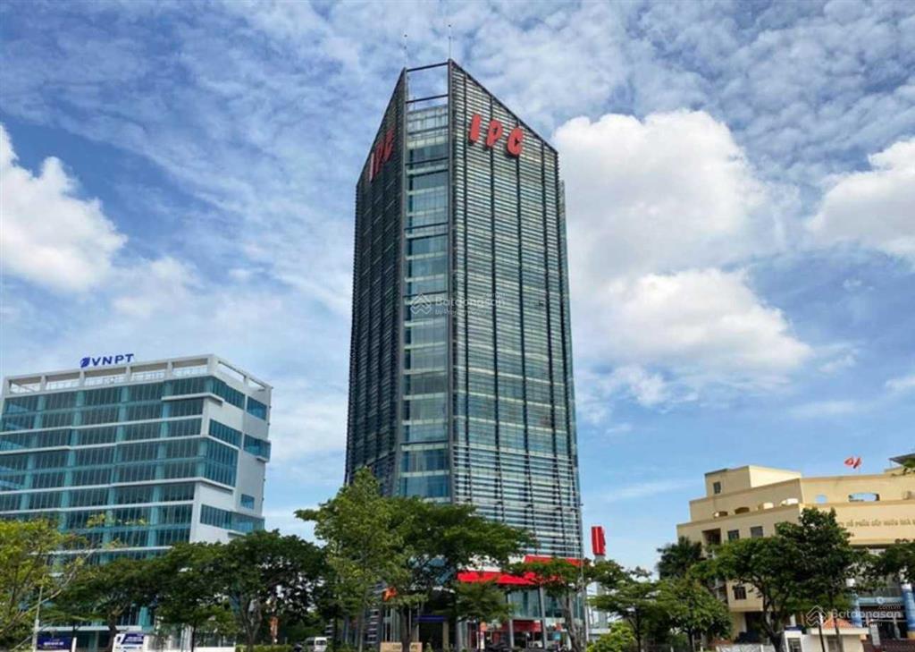 Cho thuê văn phòng quận 7 ipc tower đường nguyễn văn linh. dt 190m2.  0906 391 ***