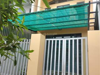 Nhà có sân 25m2 gần trần não p.ak q.2 dtsd 100m2, 1 lầu, 2 pn