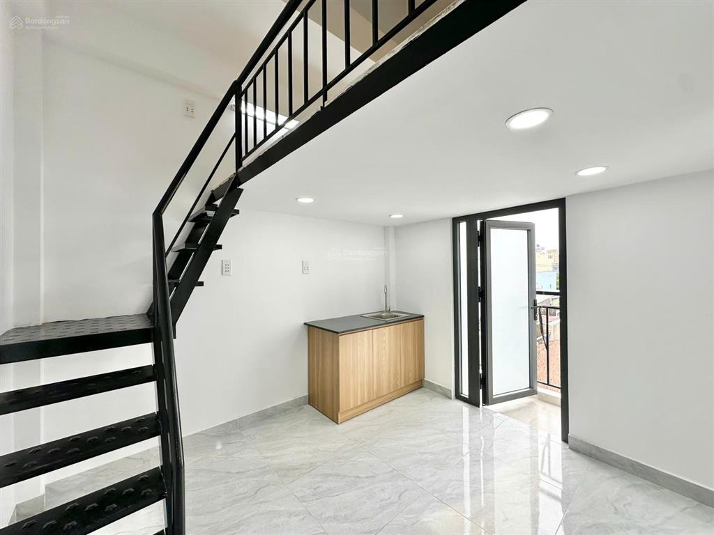 Phòng 20m23tr, gác lửng, máy lạnh, bếp, ban công/cửa sổ, mặt tiền đường ngay gần cv phần mềm q.12