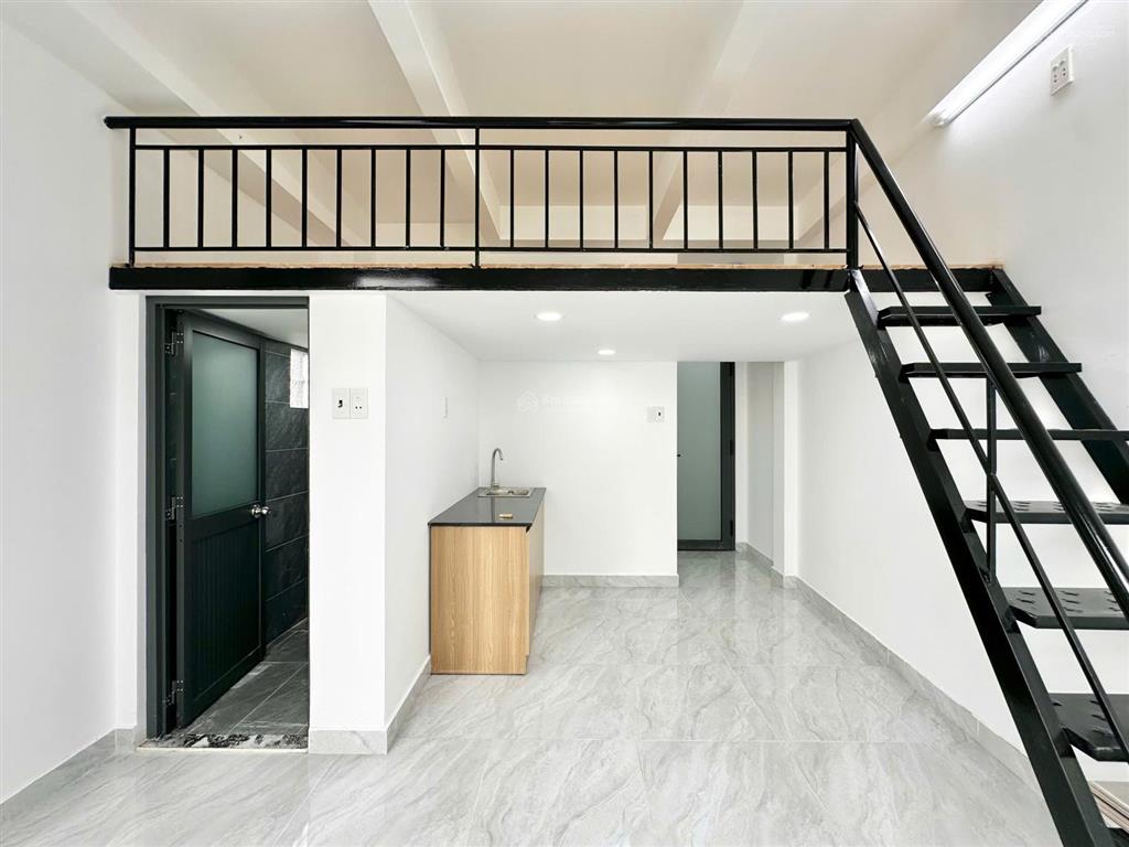 Phòng 20m23tr, gác lửng, máy lạnh, bếp, ban công/cửa sổ, mặt tiền đường ngay gần cv phần mềm q.12