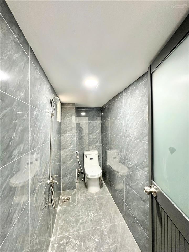 Phòng 20m23tr, gác lửng, máy lạnh, bếp, ban công/cửa sổ, mặt tiền đường ngay gần cv phần mềm q.12