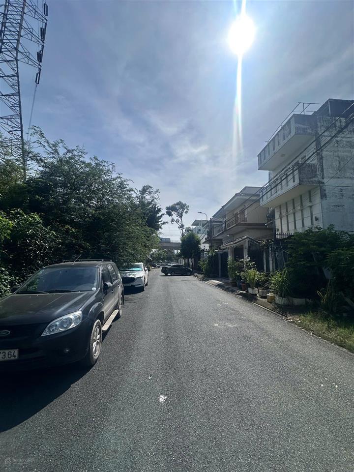 Bán đất biệt thự đường nguyễn văn bá ngay trạm metro ngang 7m vuông vức cực hiếm trung tâm thủ đức