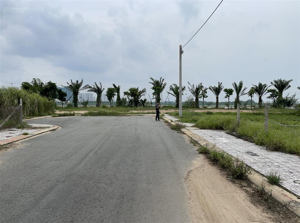 Chính chủ bán lô đất đẹp cận sông  đối diện masteri rivus p. long phước