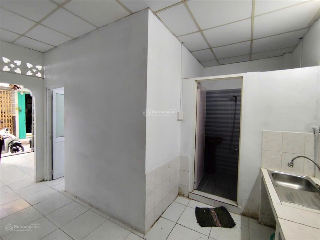 Giảm giá 300 triệu bán nhà lạc long quân 2pn dt(4,2 x8)m2 tân bình gía 3,8 tỷ