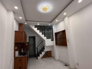 Bán nhà cách mạng tháng tám quận 10  4 tầng btct  3pn giá 4,3 tỷ.
