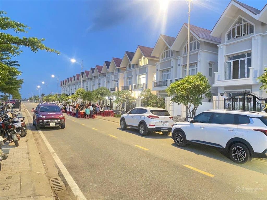 Vịnh an hòa  cần bán cặp liền kề hướng mặt vịnh ( đông bắc) giá chỉ 2,1 tỷ