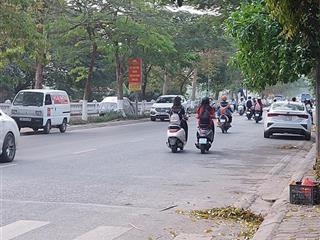 Bán đất phúc lợi long biên. ô tô đỗ cửa. sau 1 nhà ra vỉa hè ô tô tránh thông. dt 58m2, mt 4