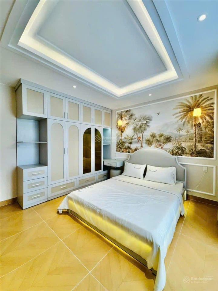 Nhà xây mới bề ngang siêu khủng tân cổ điển quang trung