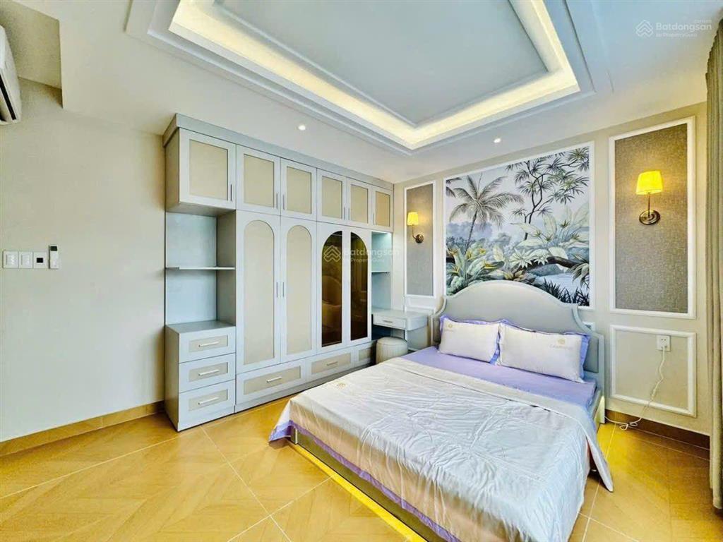 Nhà xây mới bề ngang siêu khủng tân cổ điển quang trung