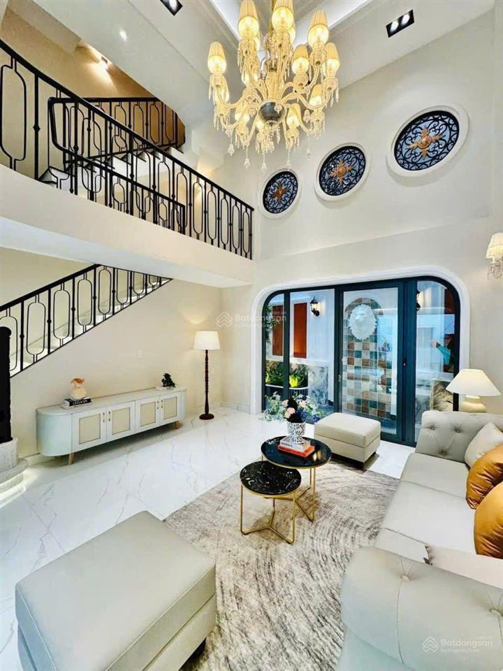 Nhà xây mới bề ngang siêu khủng tân cổ điển quang trung