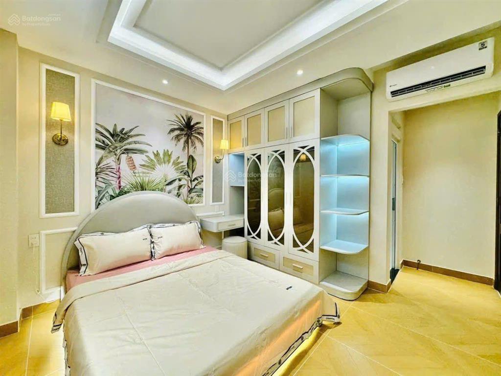 Nhà xây mới bề ngang siêu khủng tân cổ điển quang trung