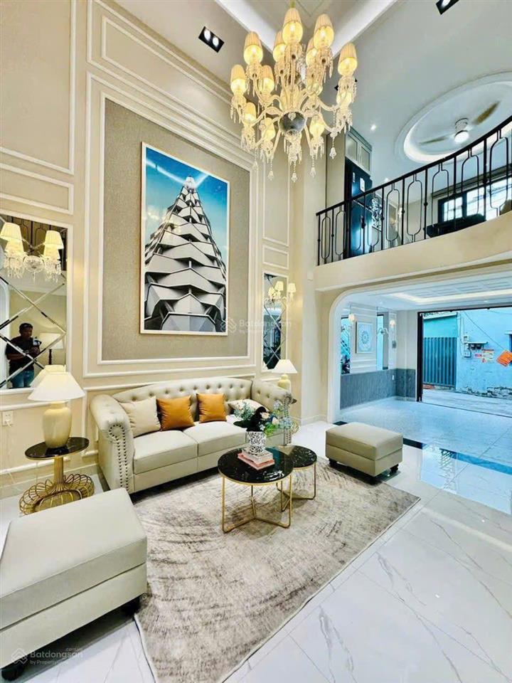 Nhà xây mới bề ngang siêu khủng tân cổ điển quang trung