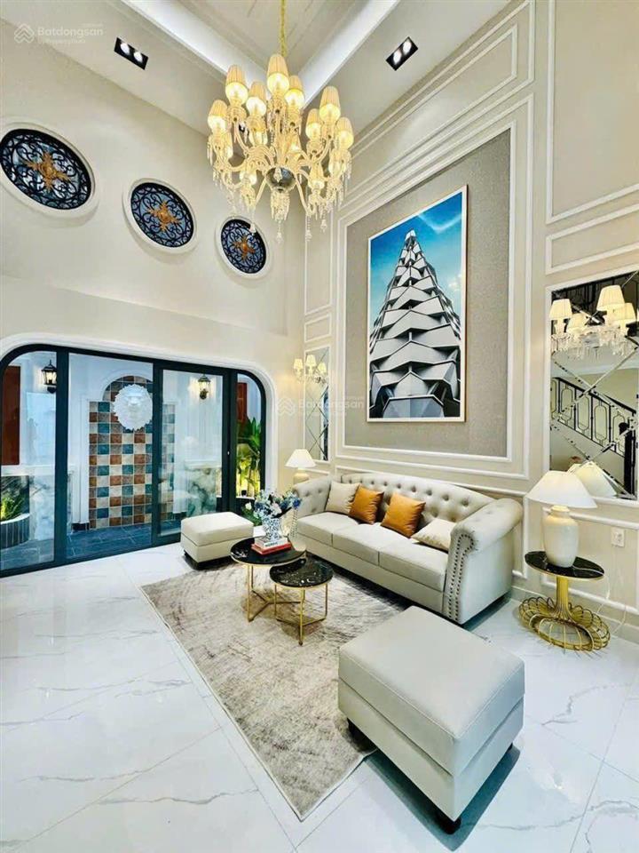 Nhà xây mới bề ngang siêu khủng tân cổ điển quang trung