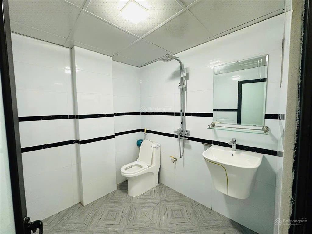 Chính chủ bán nhà đa sĩ38 m5 tầngxây chắc chắn ngõ thôngô tô vào gần cửafull nội thất 7.3 tỉ