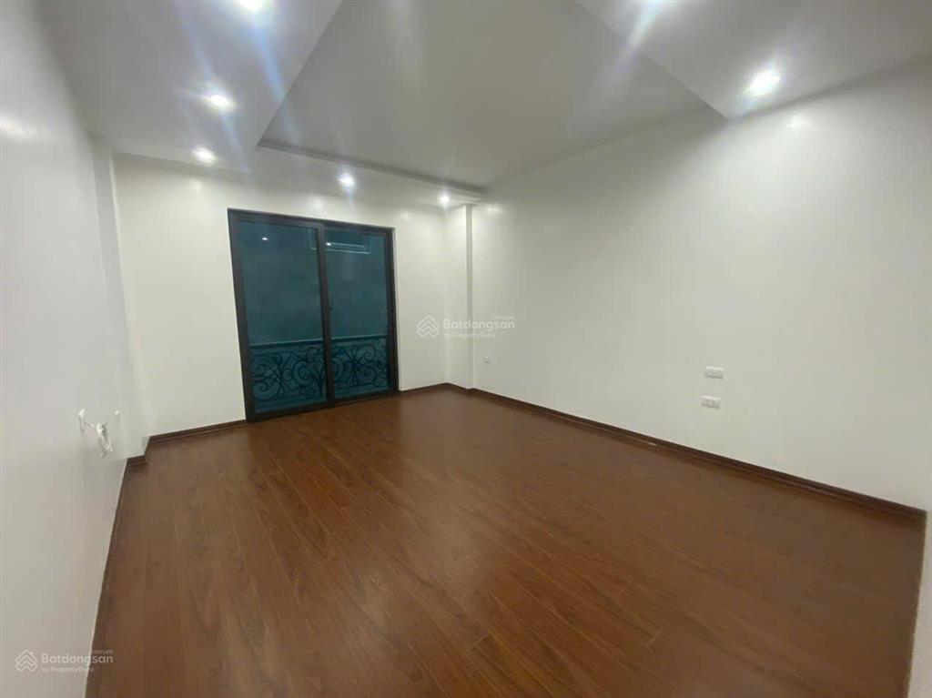 Chính chủ bán nhà gần công viên đa sĩ31 m 5 tầng xây mới ô tô cách chỉ 20 m ngõ thoáng nhỉnh 6 tỉ