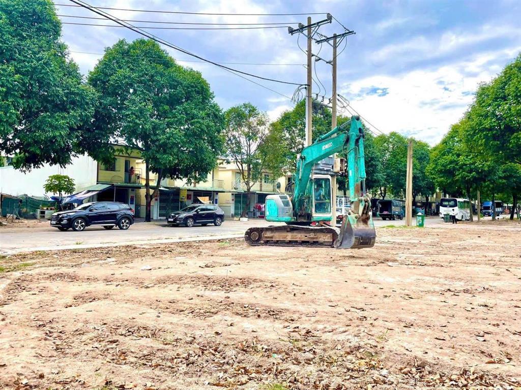 Ngay nhà văn hoá khu a trung tâm hành chính bàu bàng xuất hiện 1 lô sổ sẵn xây dựng tự do